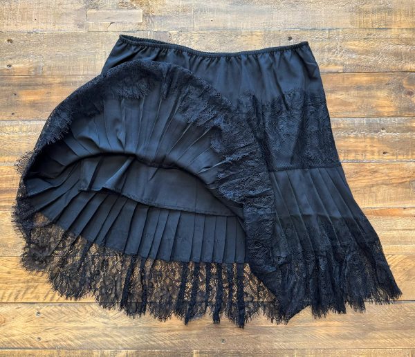 PREORDER: Viviane Lace Slip Skirt in Two Colors Cheap